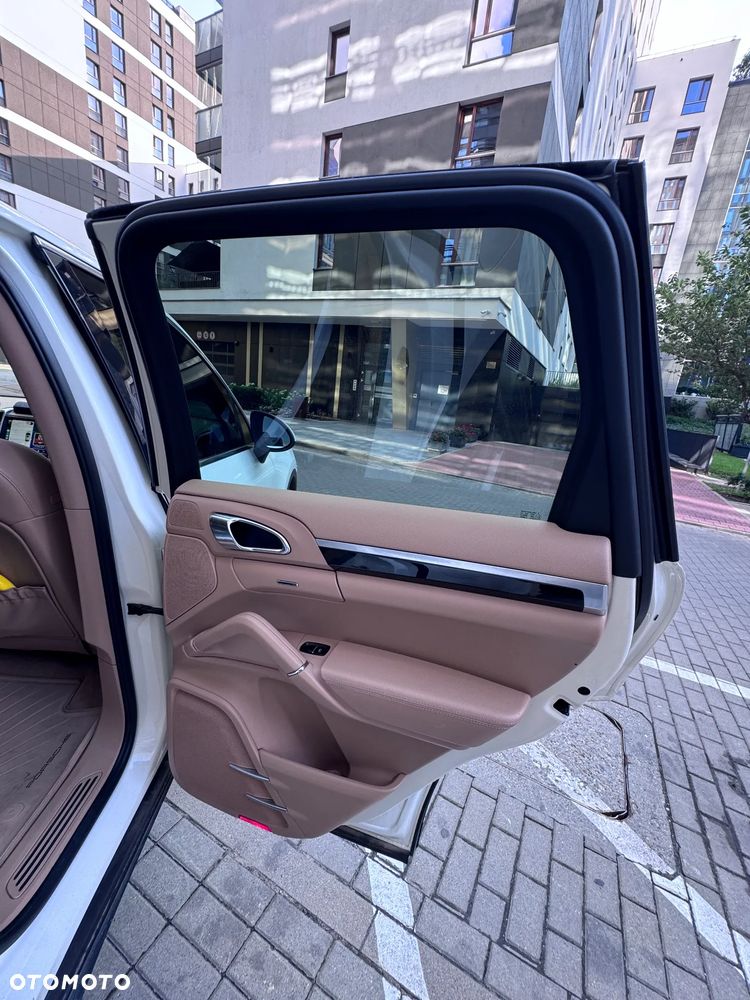 Porsche Cayenne - 25