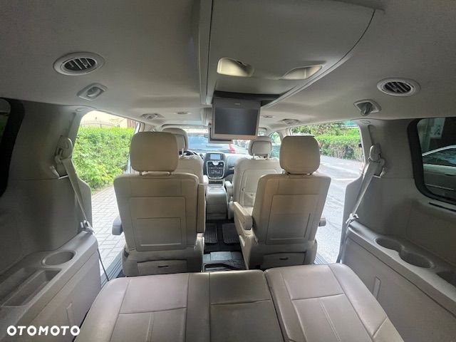Chrysler Town & Country 3.6 Limited - 29