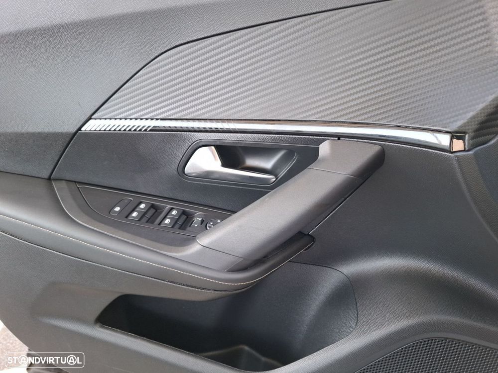 Peugeot e-2008 54 kWh Allure - 22