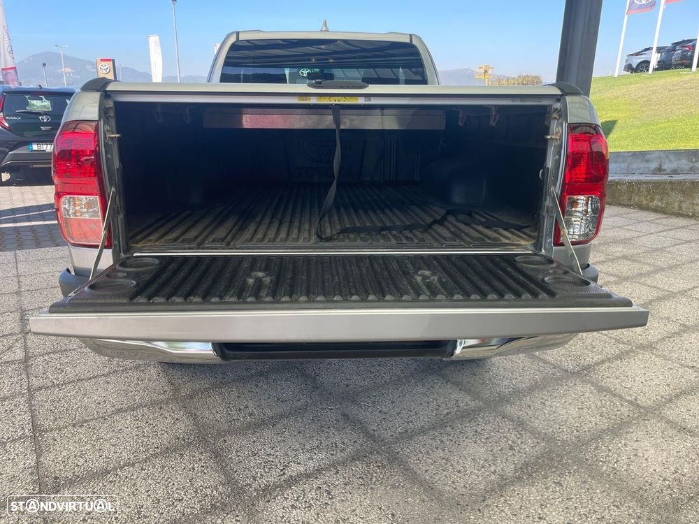 Toyota Hilux 2.4 D-4D 4WD Trial - 11