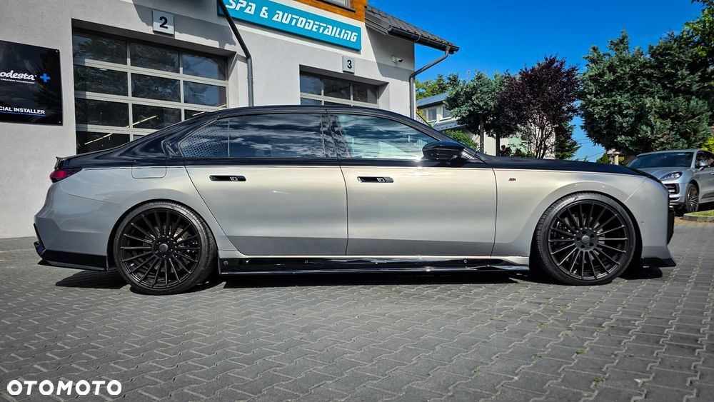 BMW Seria 7 M760e PHEV xDrive Individual Edition sport - 15
