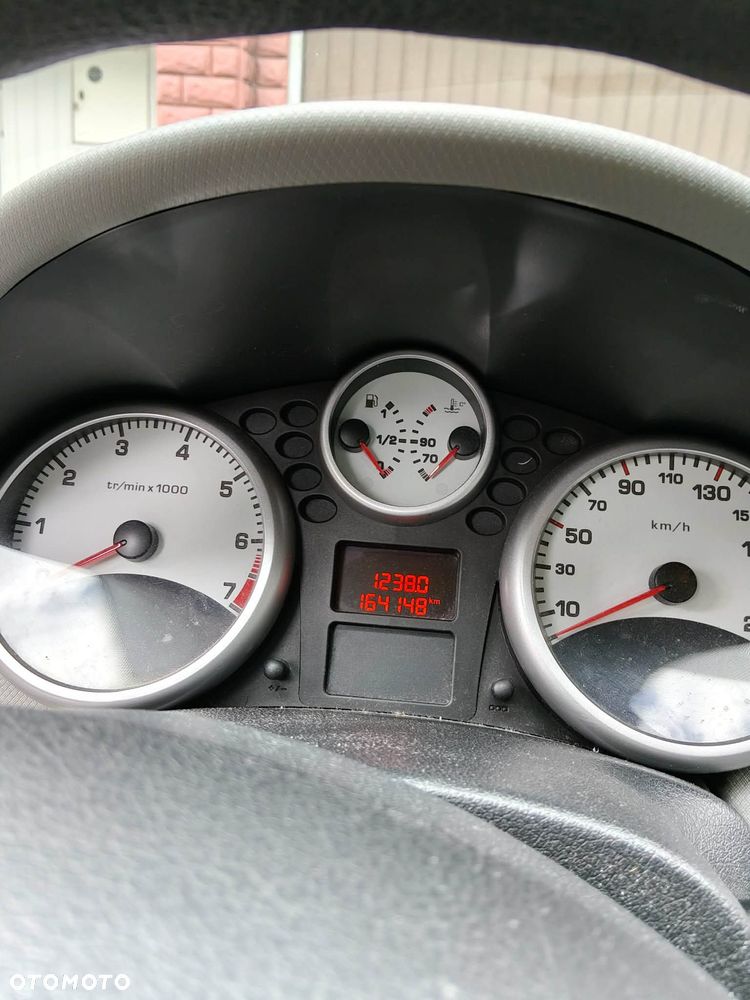 Peugeot 207 1.4 - 13