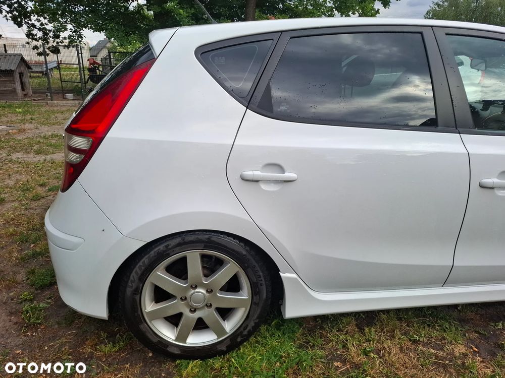 Hyundai i30 1.6 CRDi Base + - 8