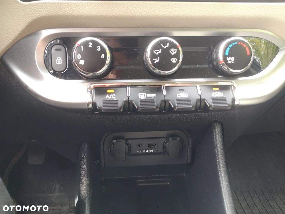 Kia Rio - 33