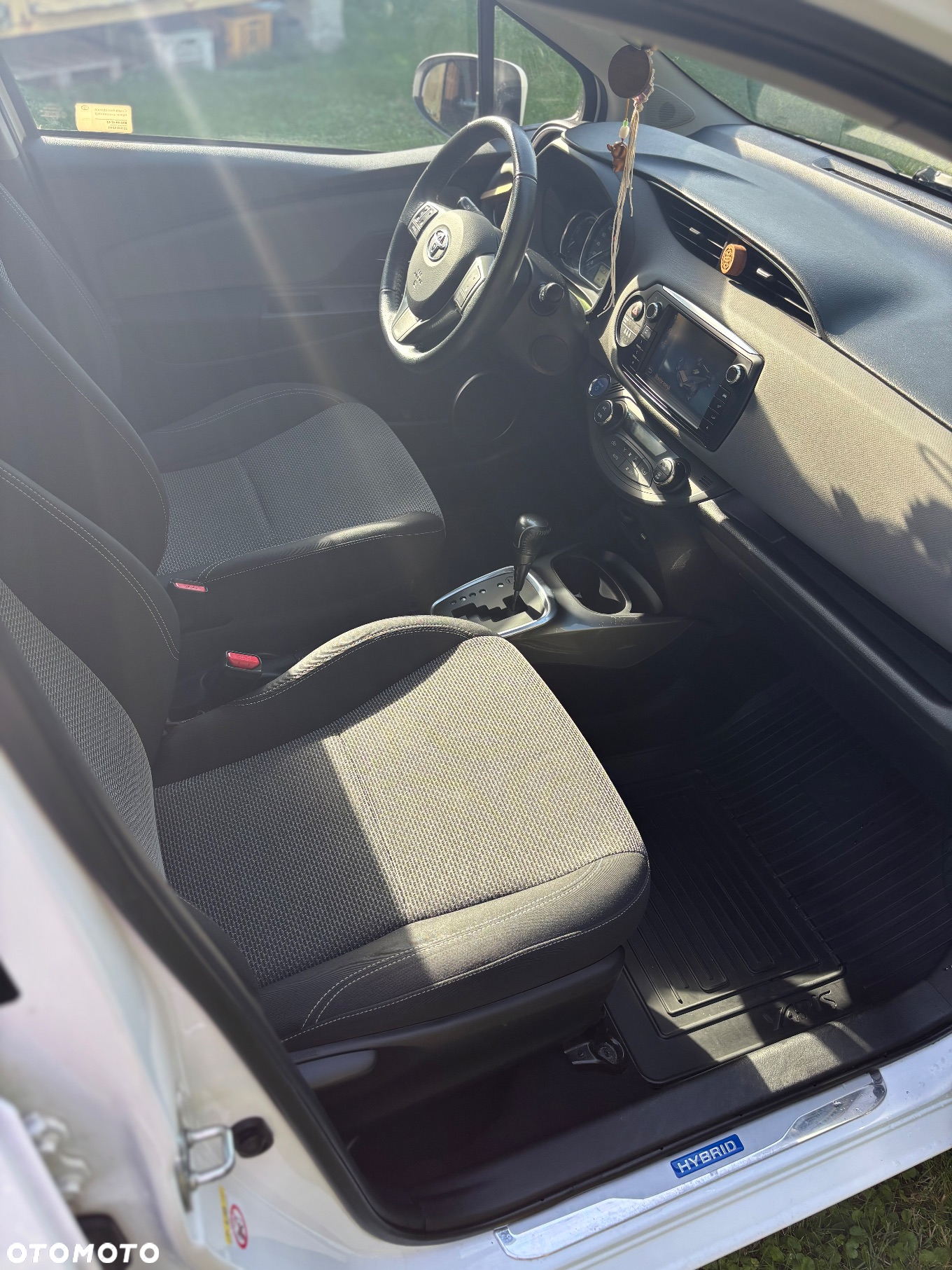 Toyota Yaris Hybrid 100 Premium - 9