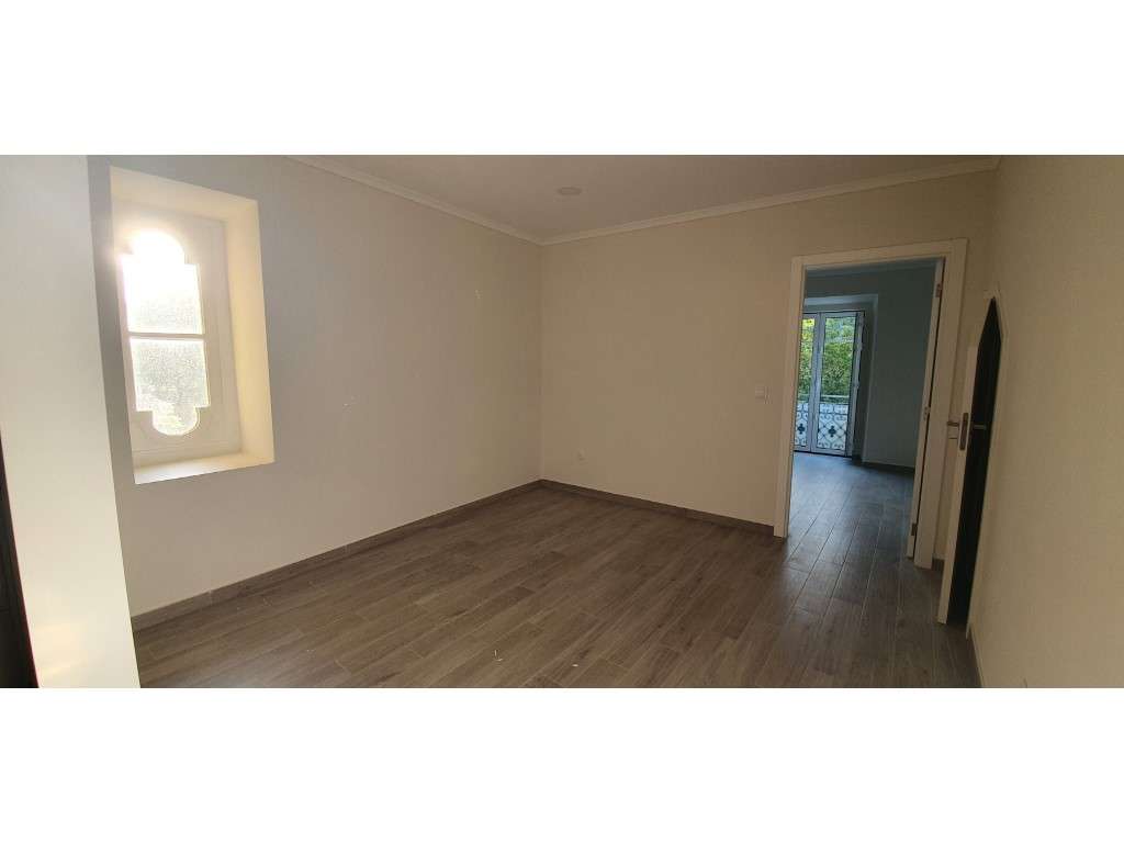 Apartamento T1 Moderno para Arrendamento | Centro de Abrantes - Grande imagem: 3/8