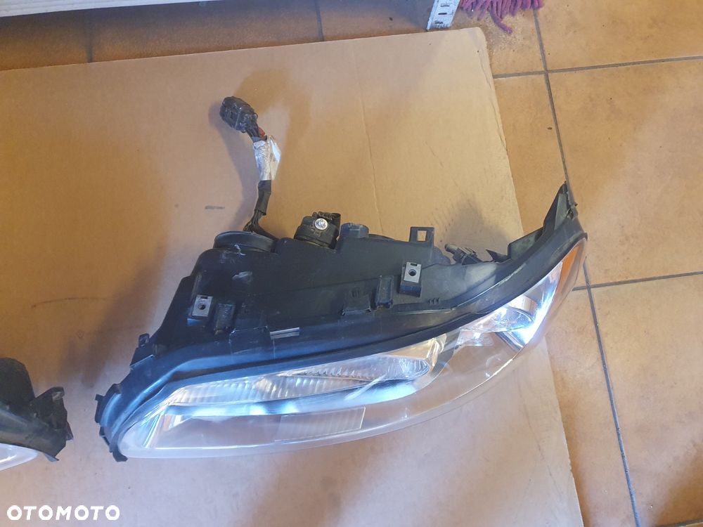 REFLEKTOR PRAWY XENON VOLVO V70 II XC70 LIFT EUROPA - 10