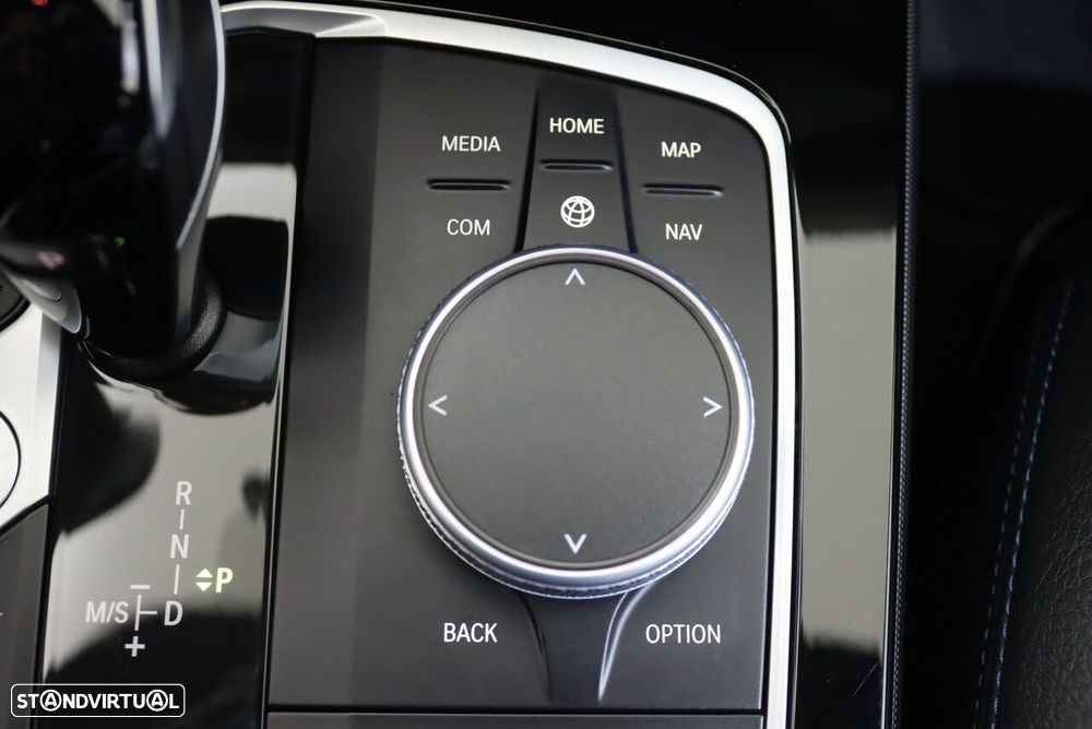 BMW 116 d Pack Desportivo M Auto - 36