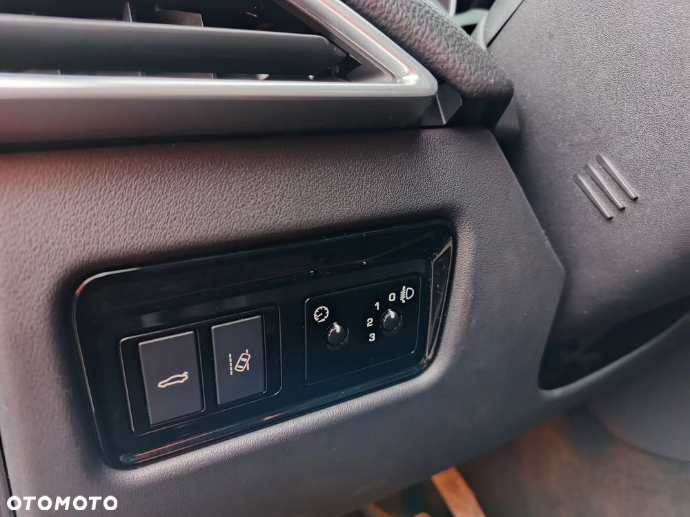 Jaguar XE 2.0 D Prestige - 36