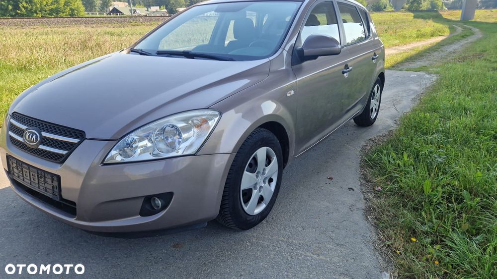 Kia Ceed 1.6 CRDi 90 Spirit - 1