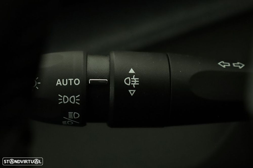 Peugeot 308 SW 1.6 Hybrid Allure e-EAT8 - 17
