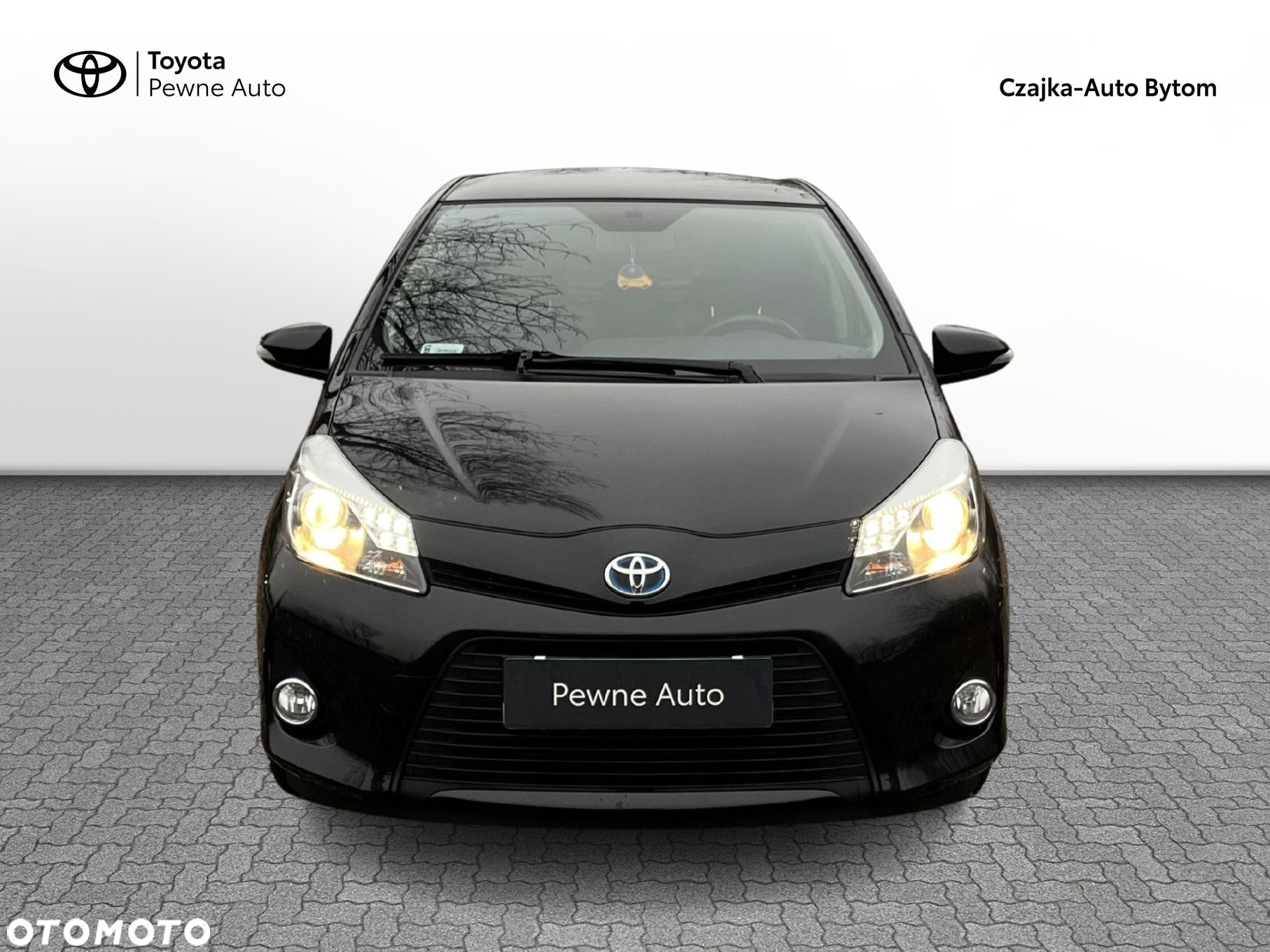 Toyota Yaris Hybrid 100 Dynamic - 10