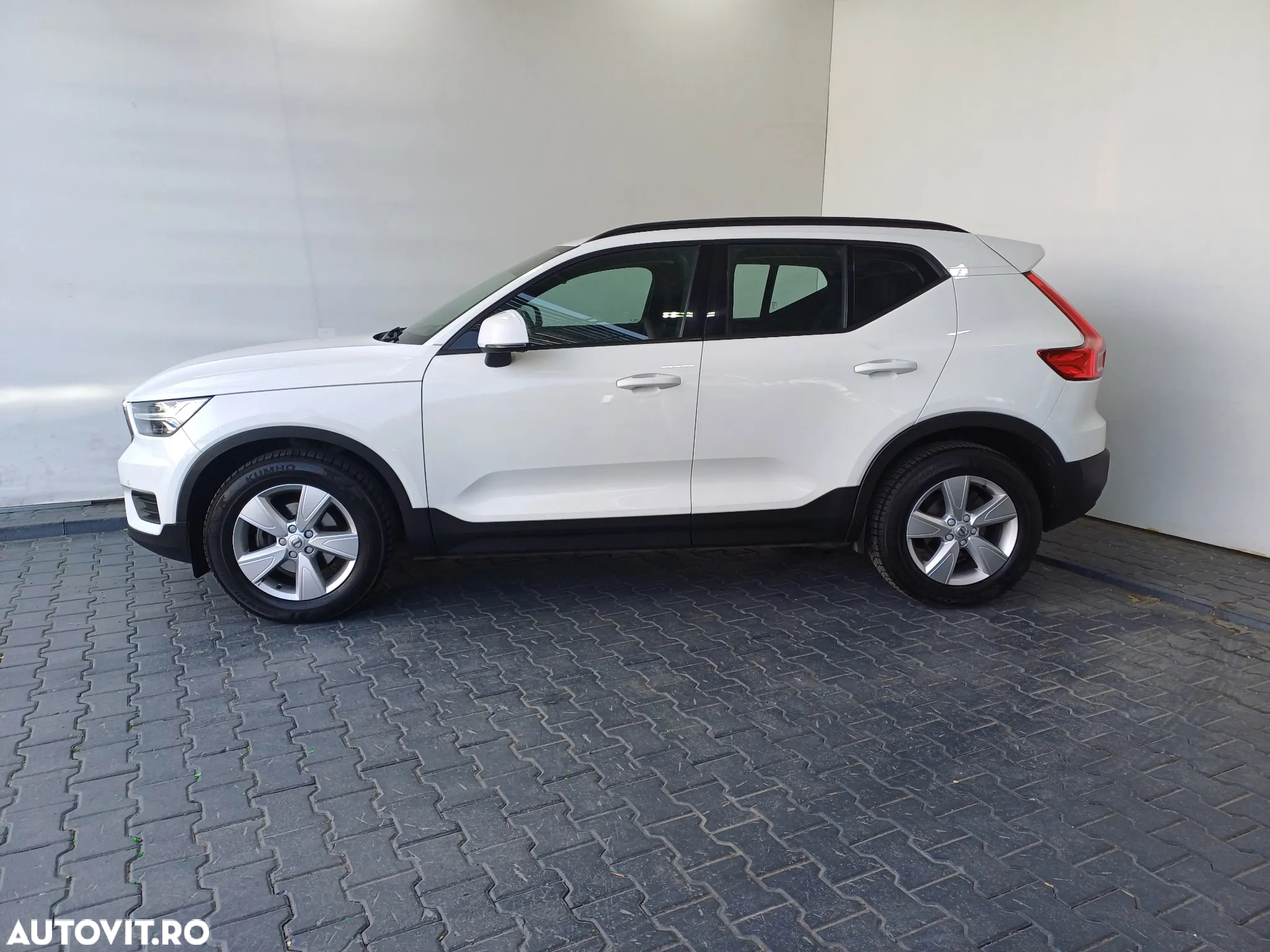 Volvo XC 40 T3 AT8 Momentum Pro - 2