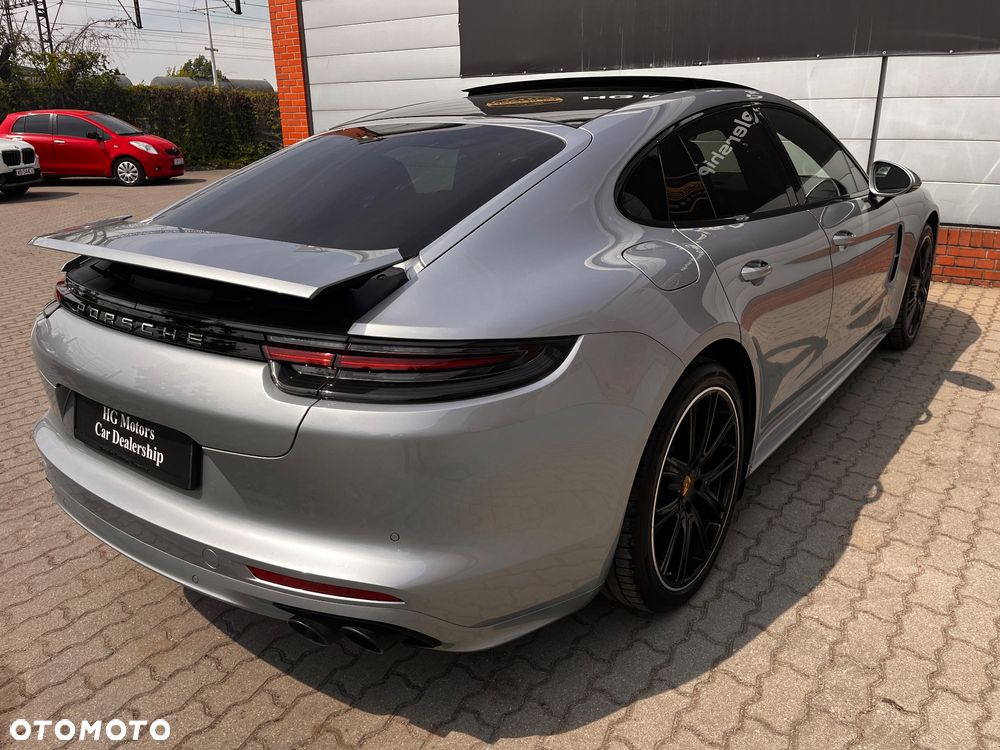 Porsche Panamera 4 - 12