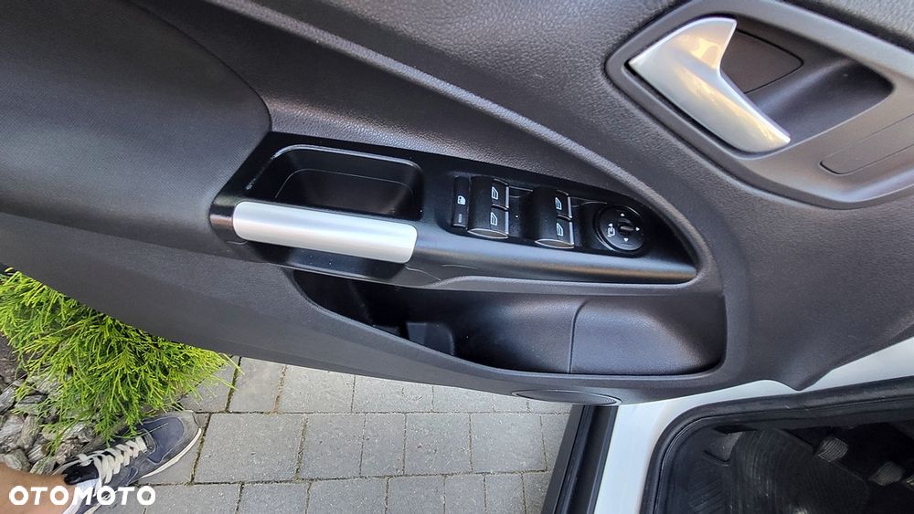 Ford Tourneo Connect 1.5 TDCi Titanium - 23