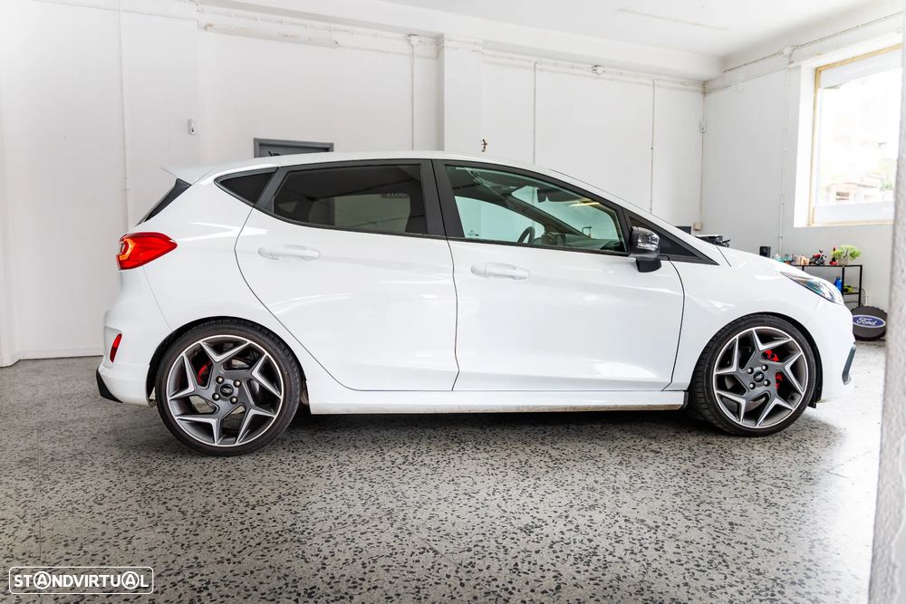 Ford Fiesta 1.5 EcoBoost ST - 32