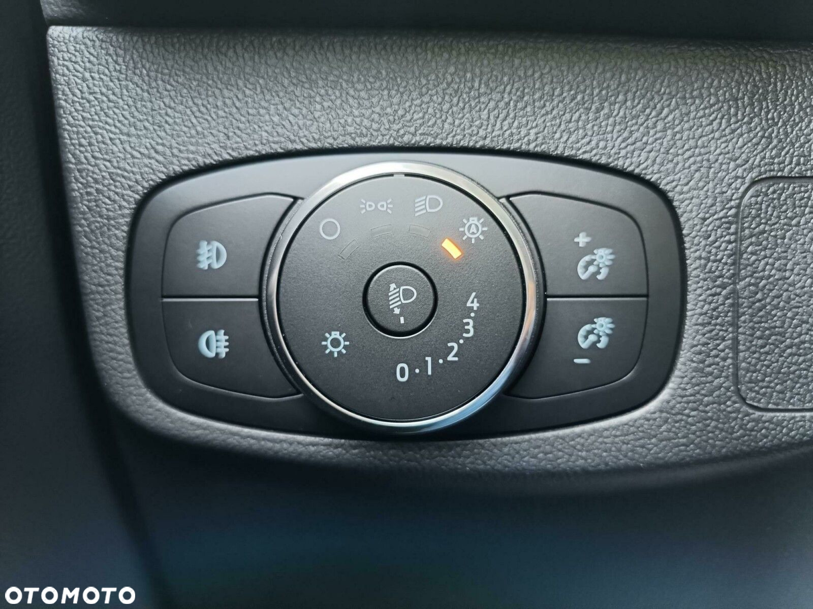 Ford Focus 1.0 EcoBoost Titanium X - 34