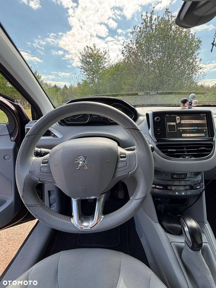 Peugeot 208 - 11