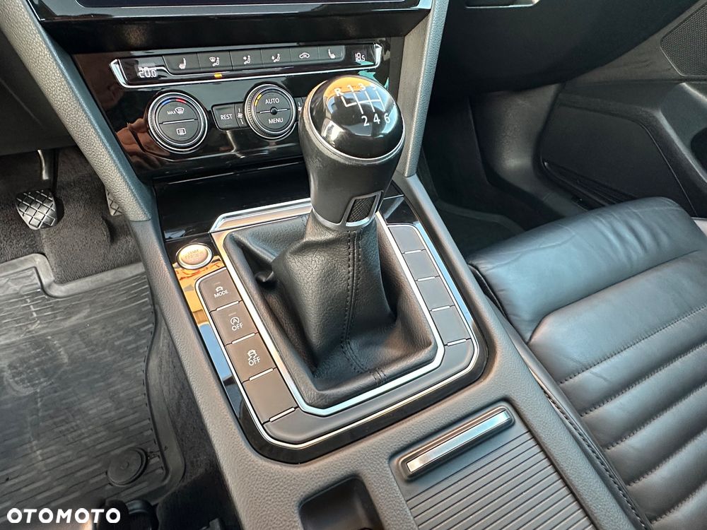 Volkswagen Passat - 24