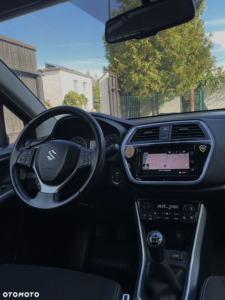Suzuki SX4 S-Cross 1.0 T Premium - 23