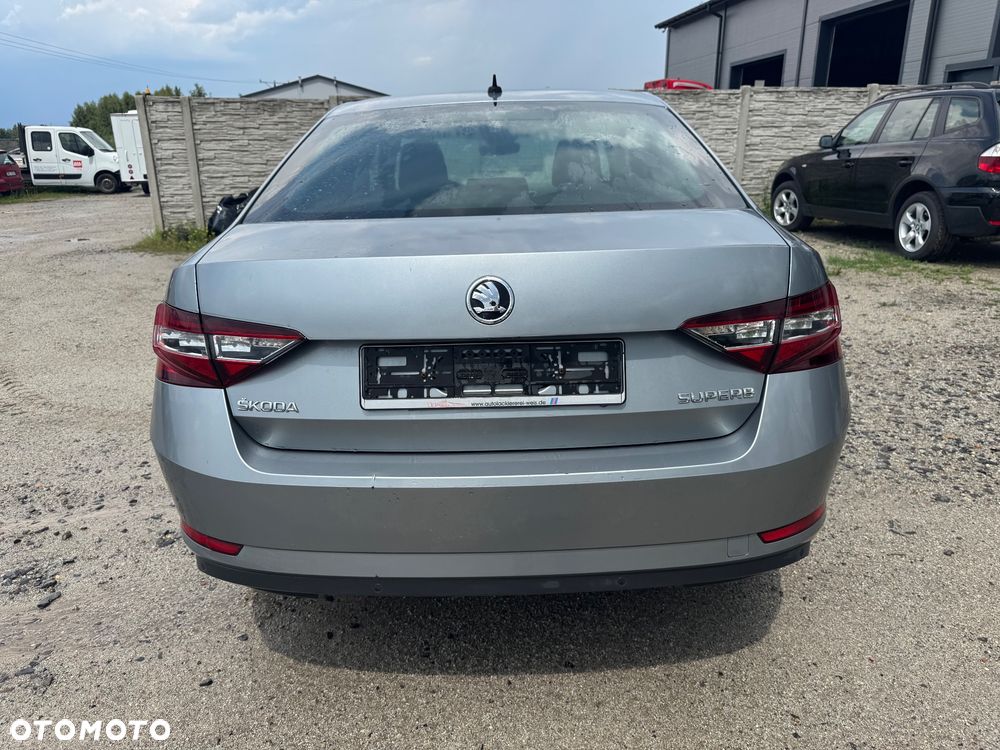 Skoda Superb 2.0 TDI DSG Sportline - 7