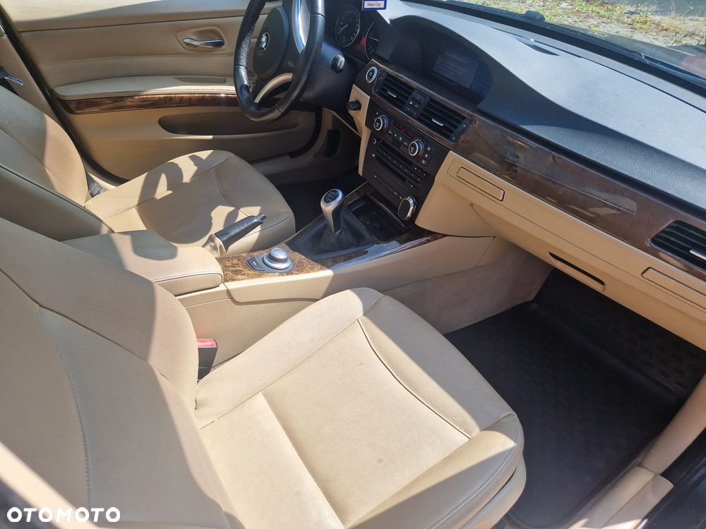 BMW Seria 3 318d DPF - 12