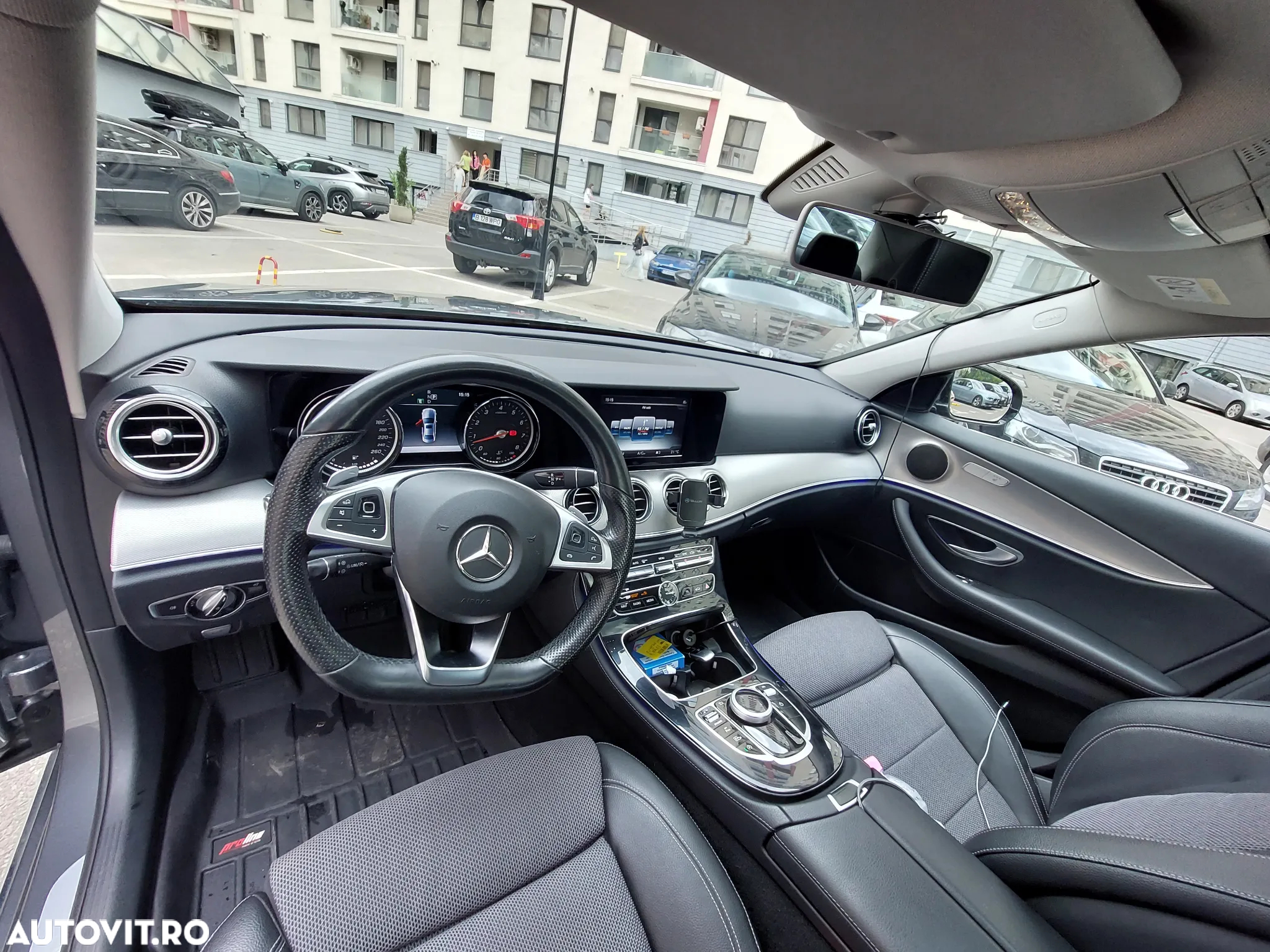Mercedes-Benz E 200 4Matic T 9G-TRONIC - 15