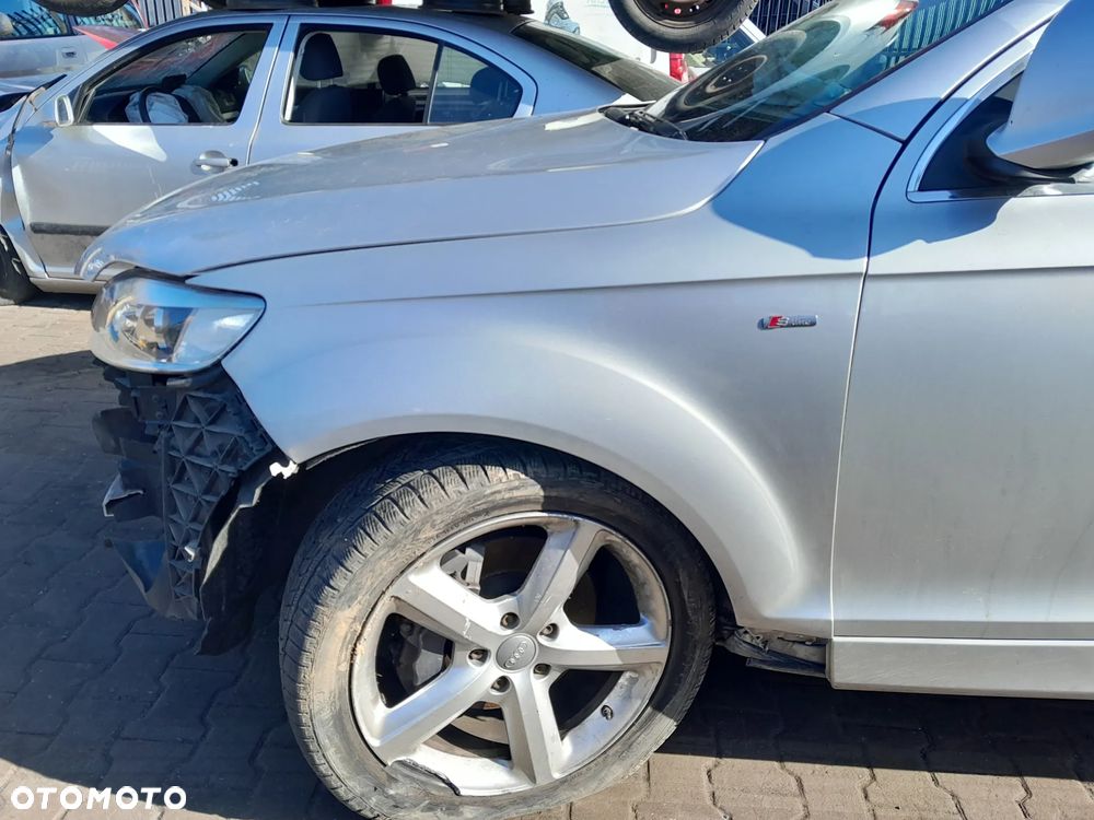 Błotnik przedni lewy AUDI Q7 4L 05-09r. LX7W - 1