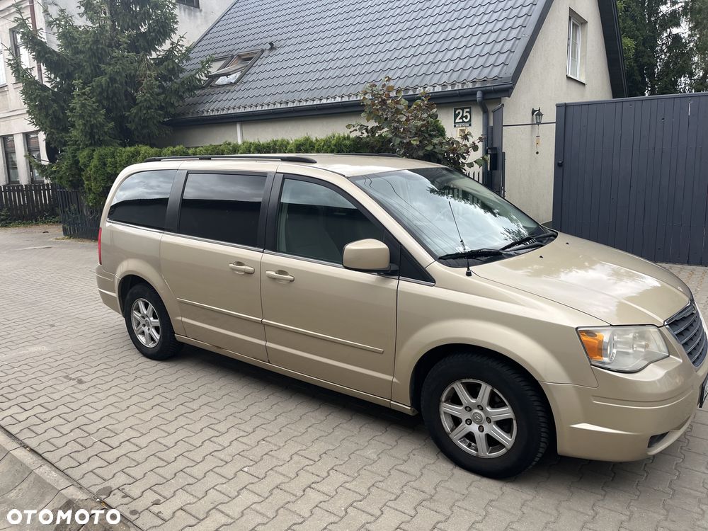 Chrysler Town & Country - 1
