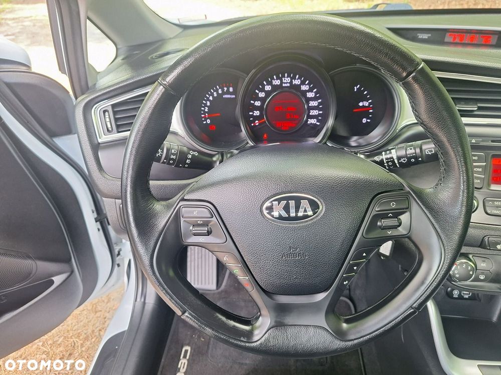 Kia Ceed - 11