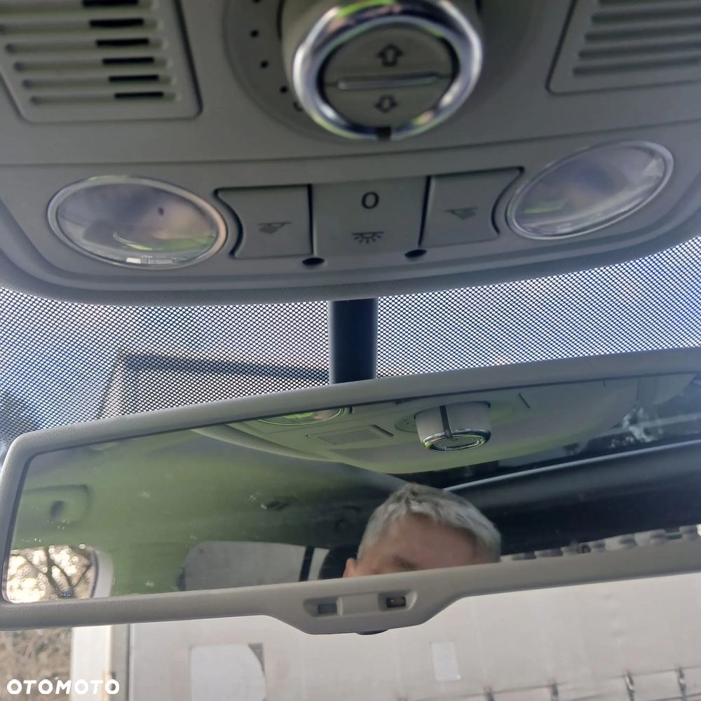 Volkswagen Touran 1.6 TDI DPF BlueMotion Technology DSG Comfortline - 22