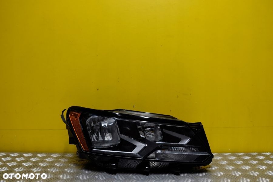 VOLKSWAGEN PASSAT 2016-2017 REFLEKTOR LAMPA ZWYKŁA PRAWA USA - 1