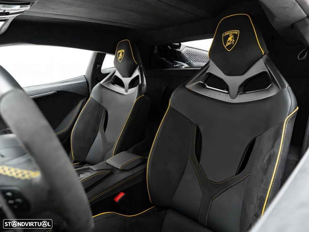Lamborghini Revuelto - 13