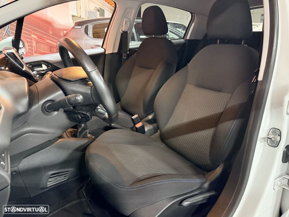Peugeot 208 1.2 PureTech Signature - 6