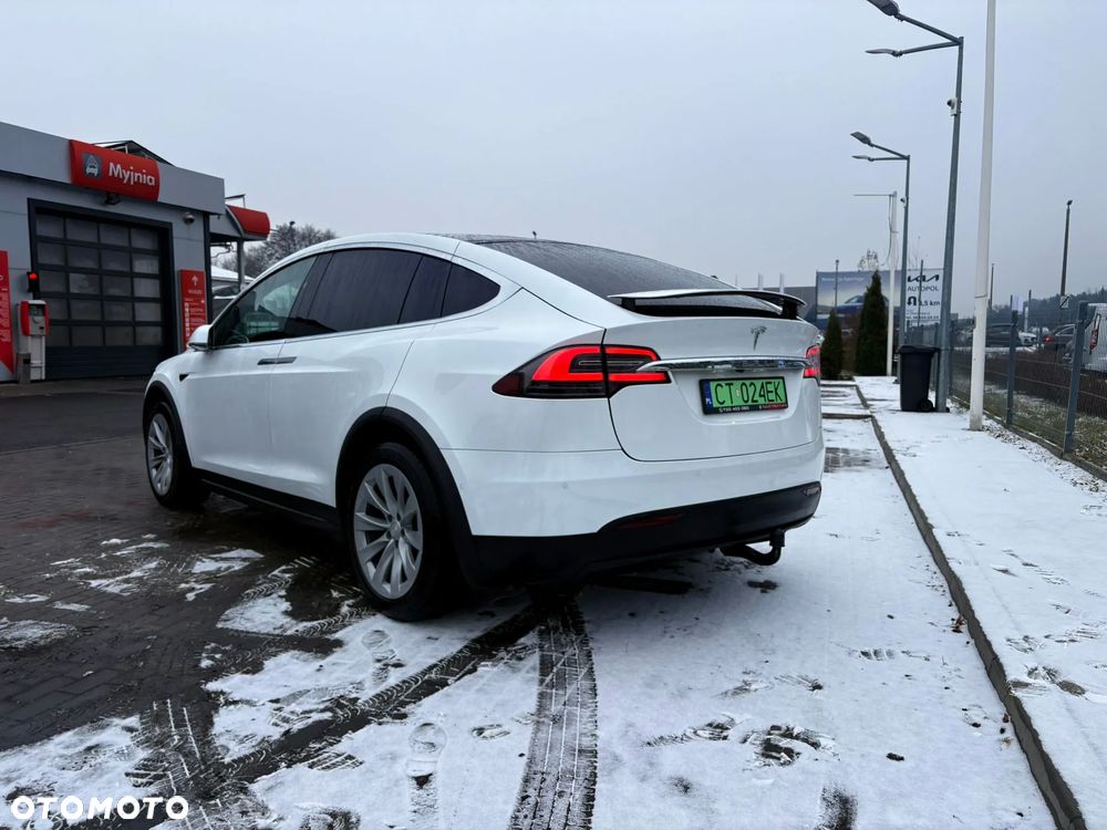 Tesla Model X - 13