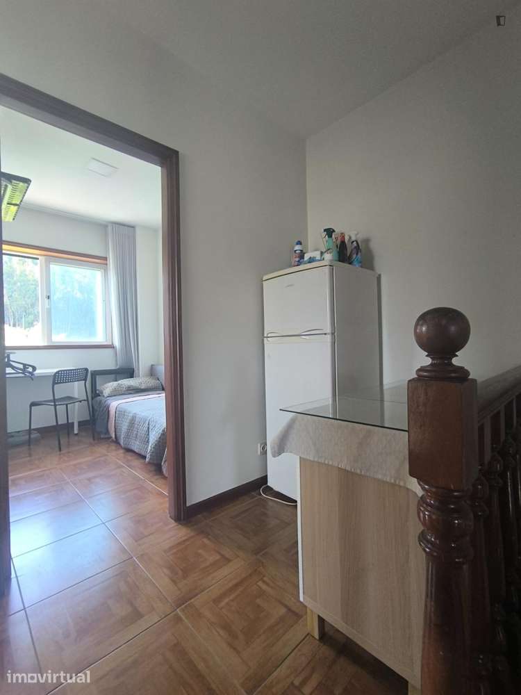 Quarto - localizado em Maia - Grande imagem: 2/9