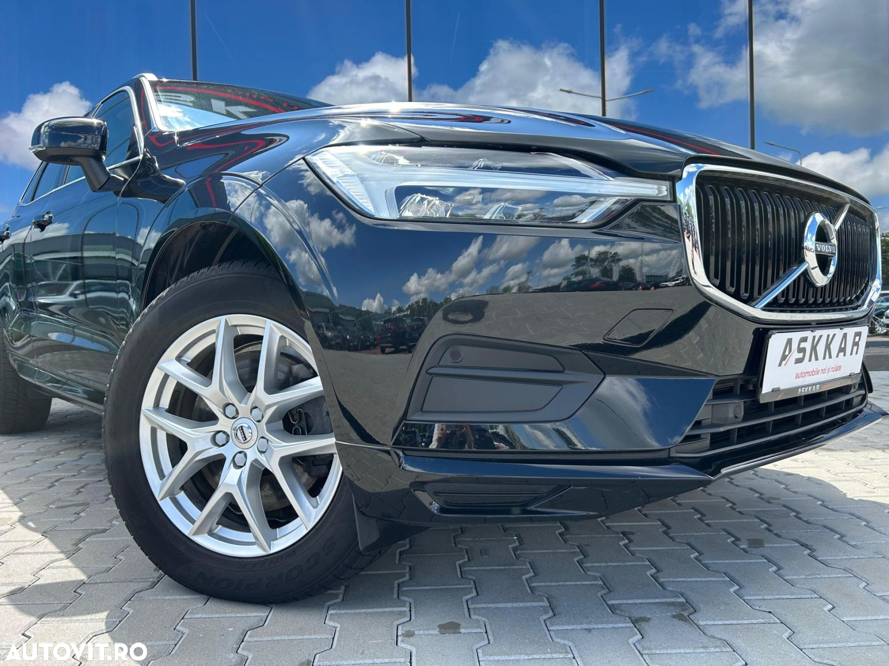 Volvo XC 60 B4 MHEV AWD Momentum Pro - 28