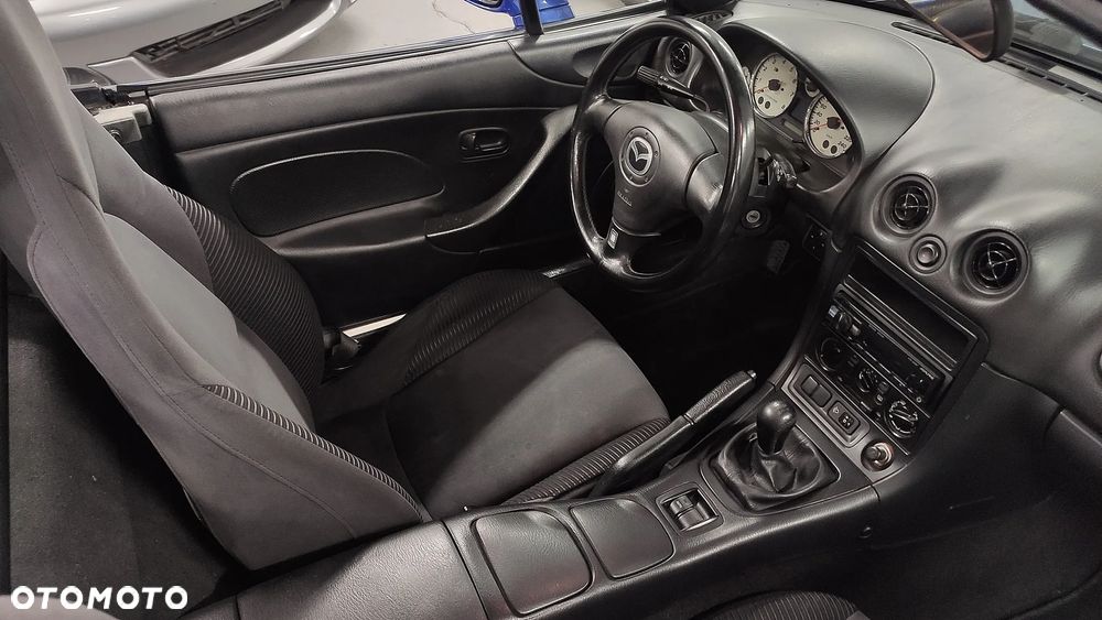 Mazda MX-5 1.9i 16V - 11