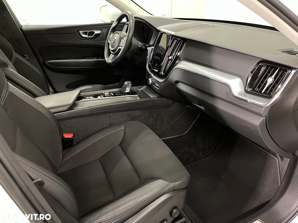 Volvo XC 60 D5 AWD Geartronic Momentum - 10