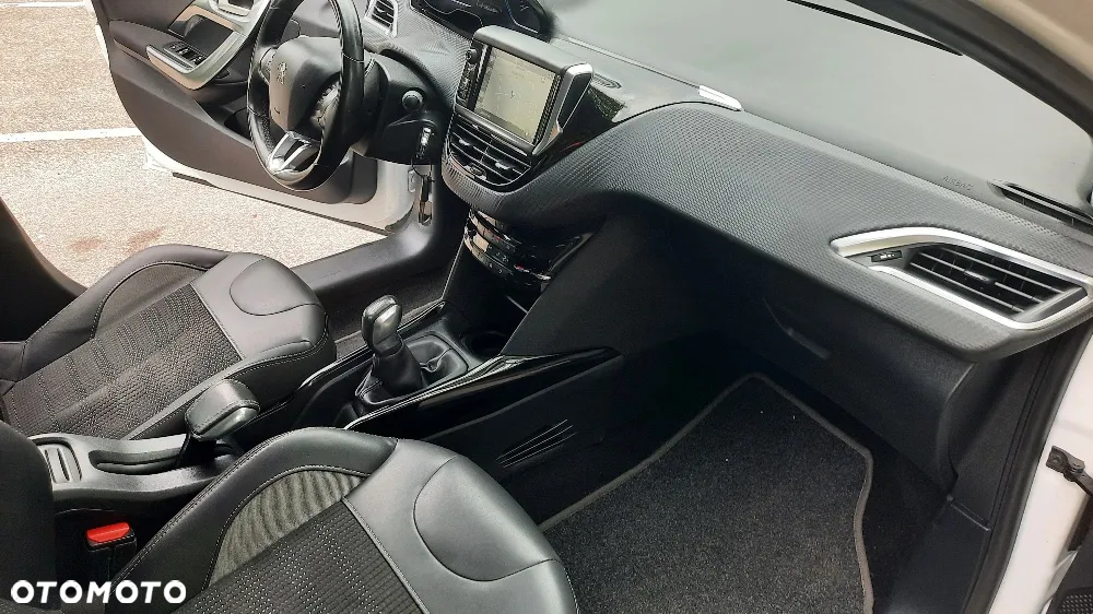Peugeot 2008 1.2 Pure Tech Allure S&S - 14