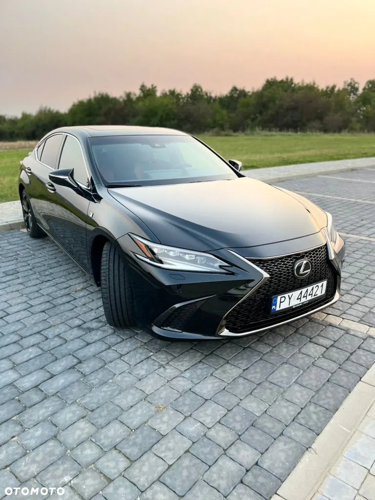 Lexus ES 300h F Sport Edition - 18