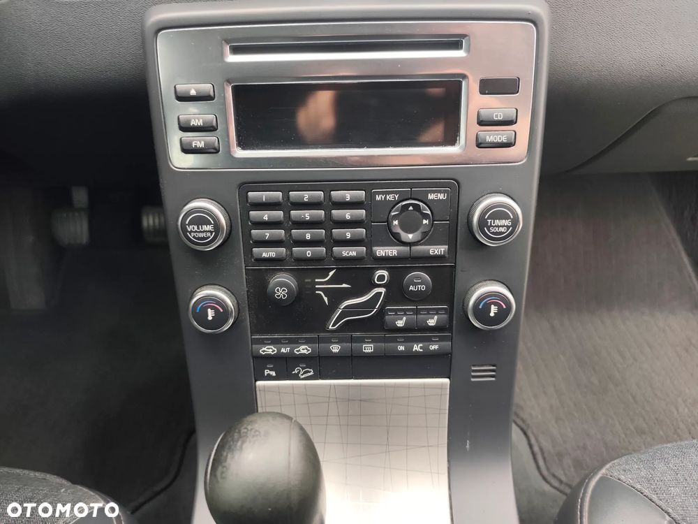 Volvo XC 70 D5 AWD Momentum - 11
