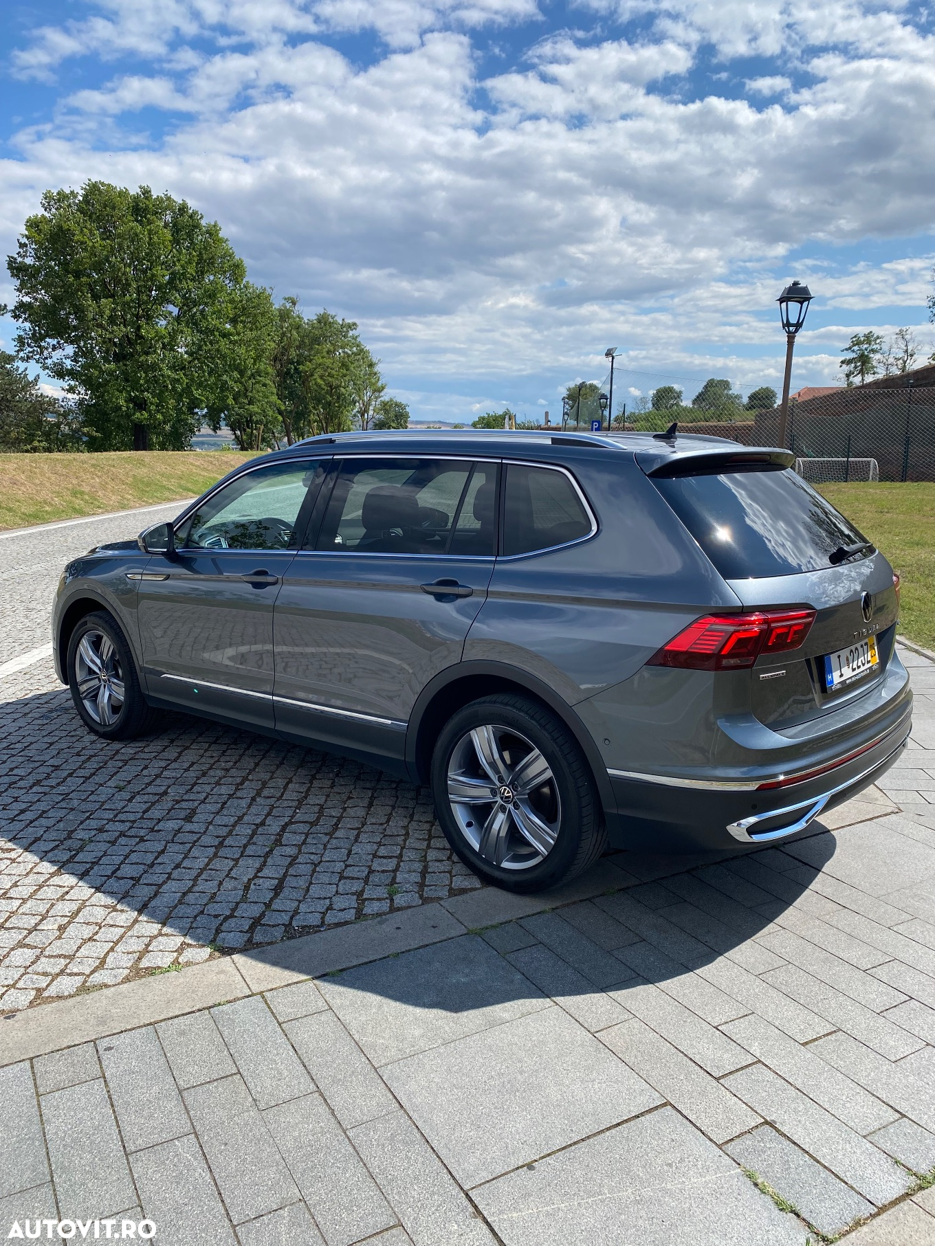 Volkswagen Tiguan Allspace 2.0 TDI 4Mot DSG Elegance - 2