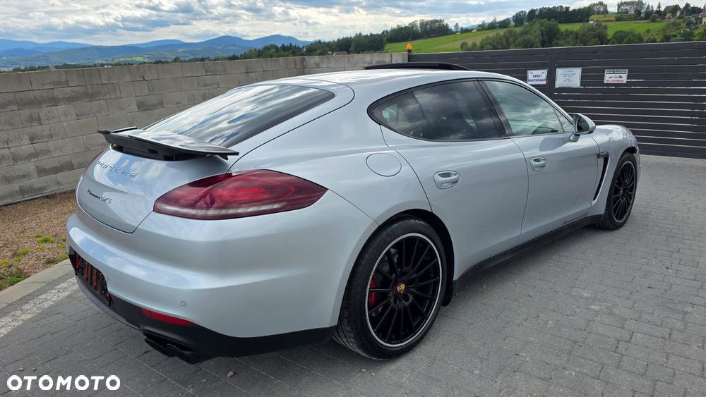 Porsche Panamera GTS PDK - 4