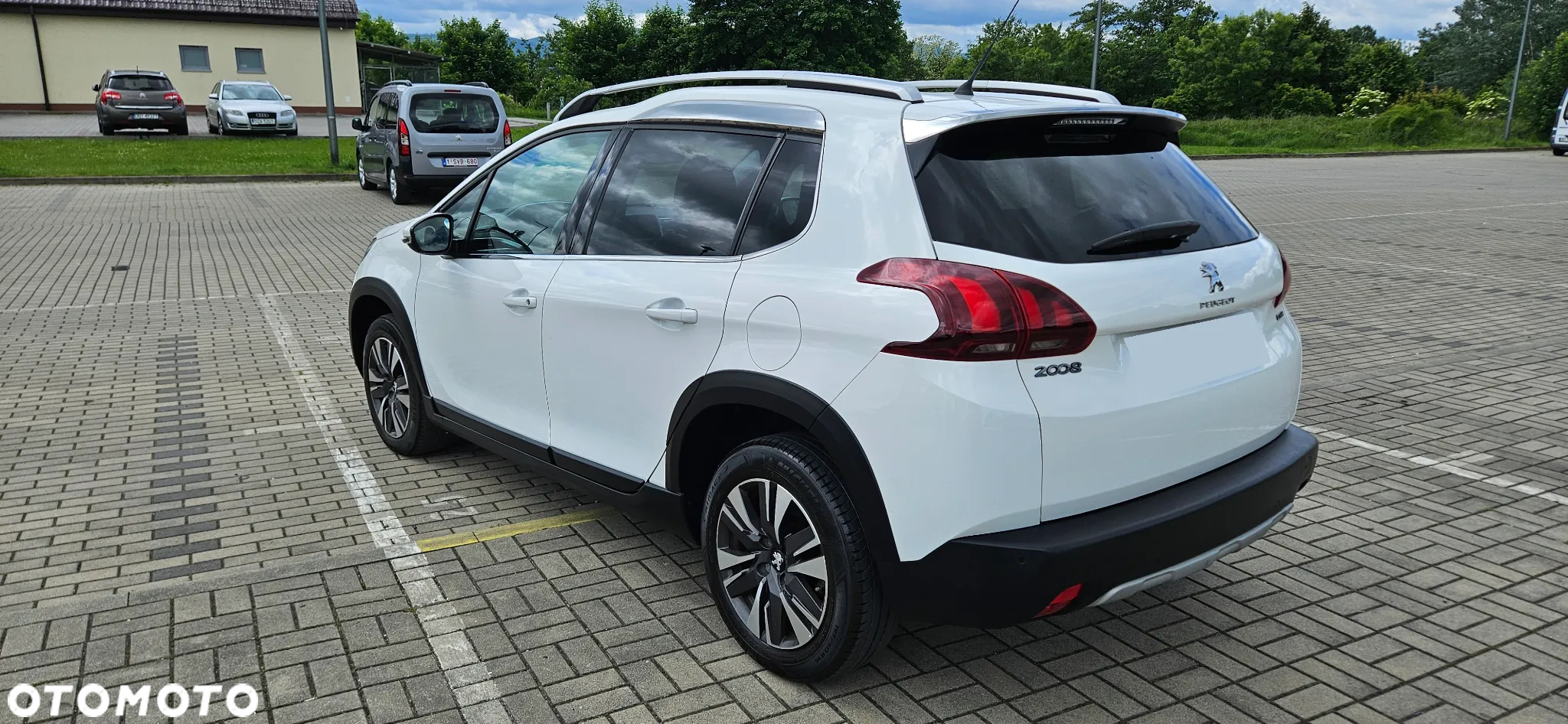 Peugeot 2008 1.2 PureTech Allure S&S - 2