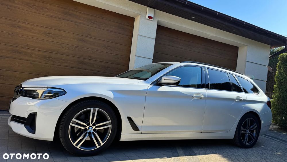 BMW Seria 5 520d Sport Line - 4