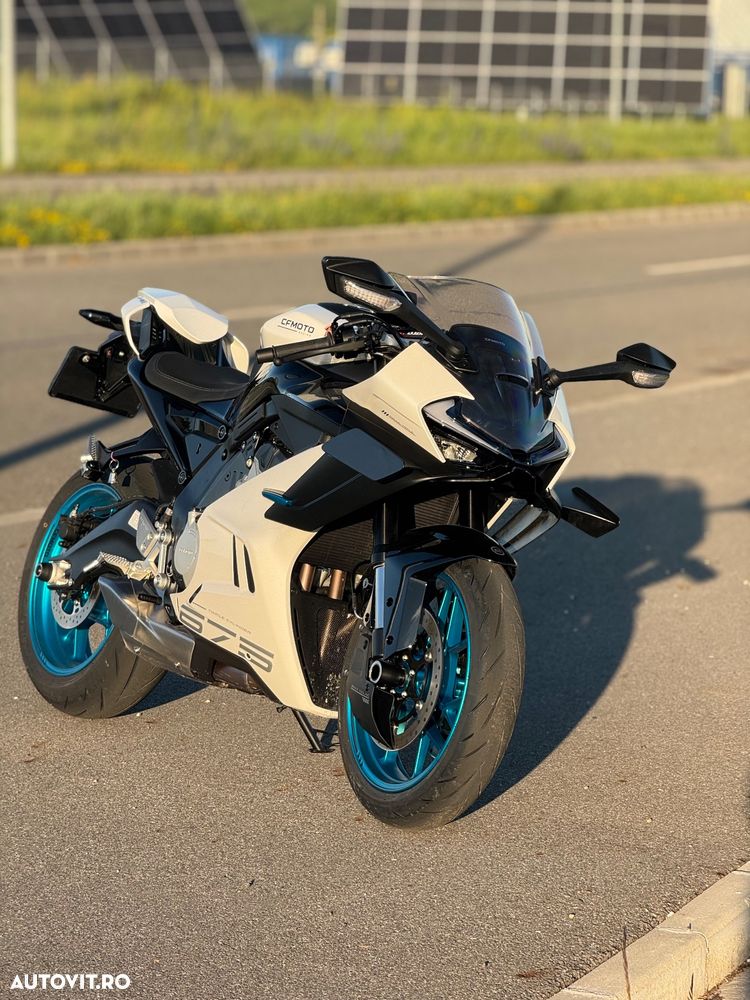 CF Moto 675 SR-R - 2