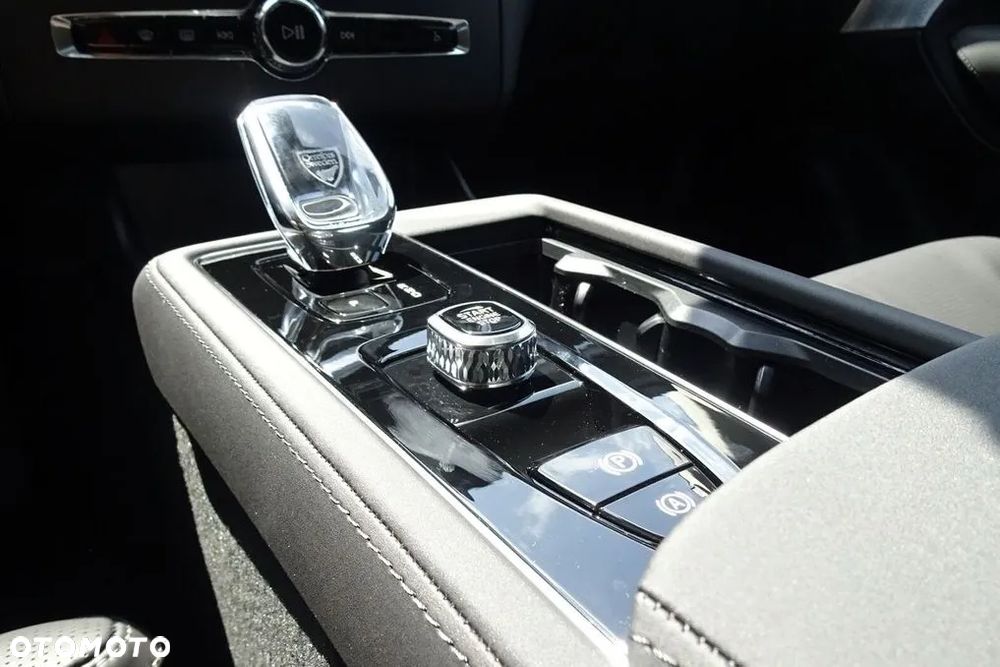 Volvo XC 90 T8 AWD Plug-In Hybrid Ultra Dark 7os - 12