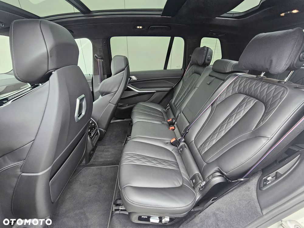 BMW X7 - 24