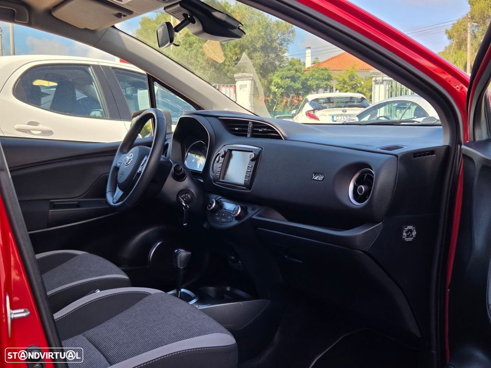 Toyota Yaris 1.5 HSD 20 Anos - 35